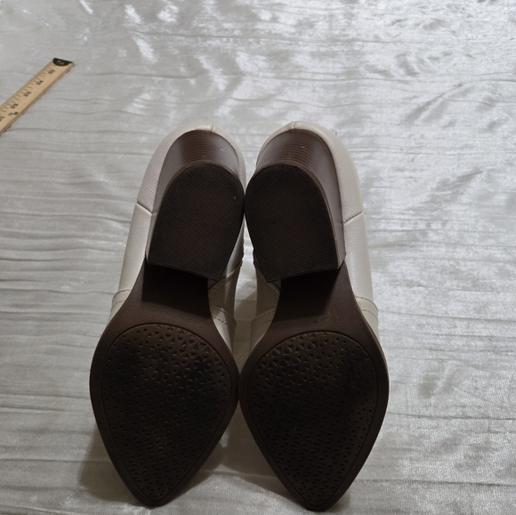 Elegant Cream Ankle Boots By Cupid Size 8 EUC Worn Once! - Picture 6 of 6